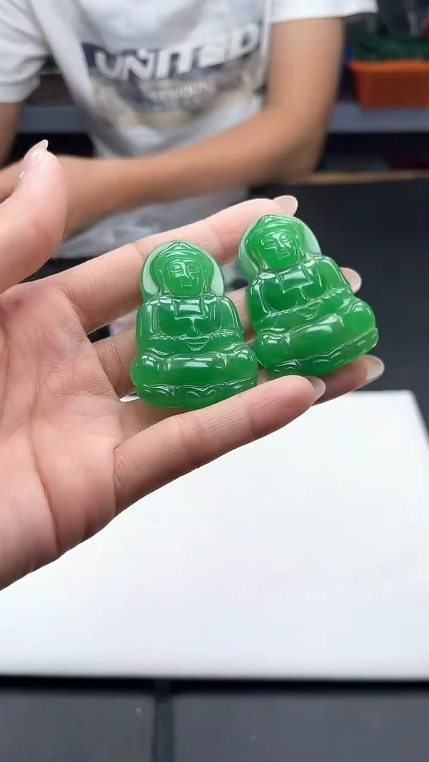 吊坠(赠链)未镶嵌石英质玉绿观音