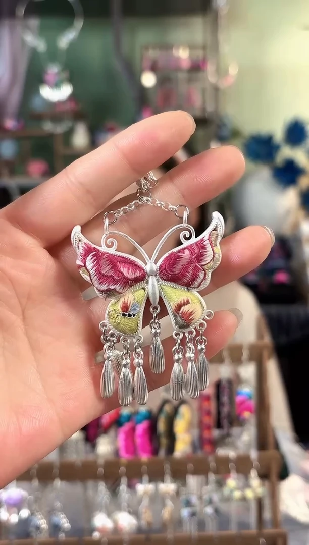 大*子彩云南阁非遗老绣饰品501*/