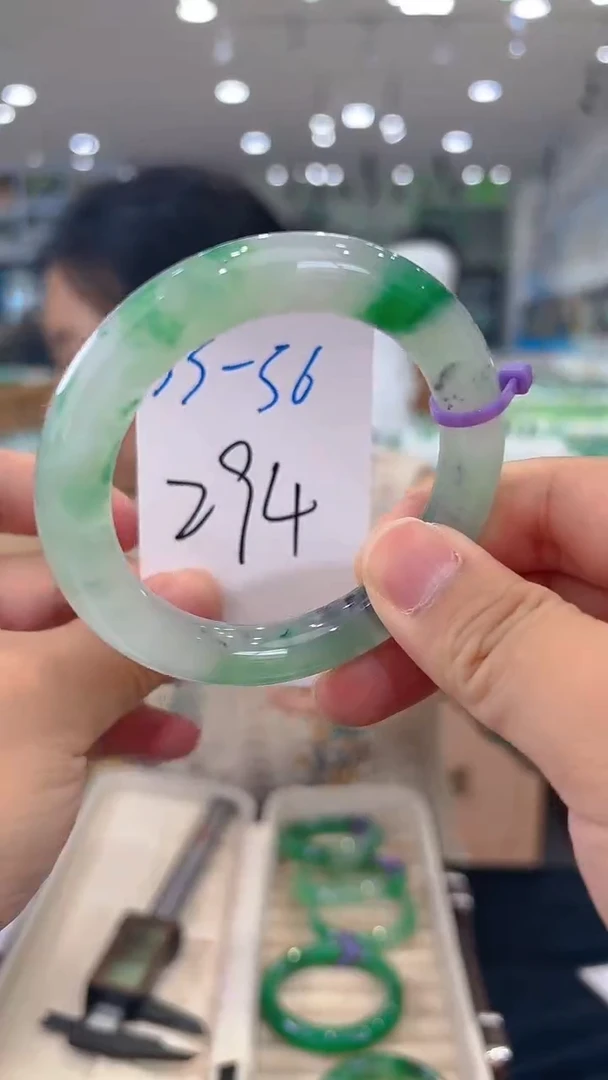 石英质玉（非洲翠）手镯未镶嵌天然冰飘花