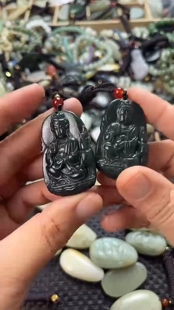 和田玉未镶嵌颈饰（多样性发一件）没有证书有瑕