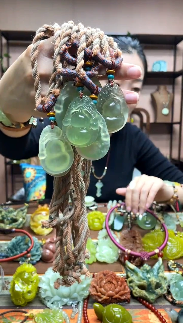 未镶嵌岫玉吊坠多样性发货发其中之一