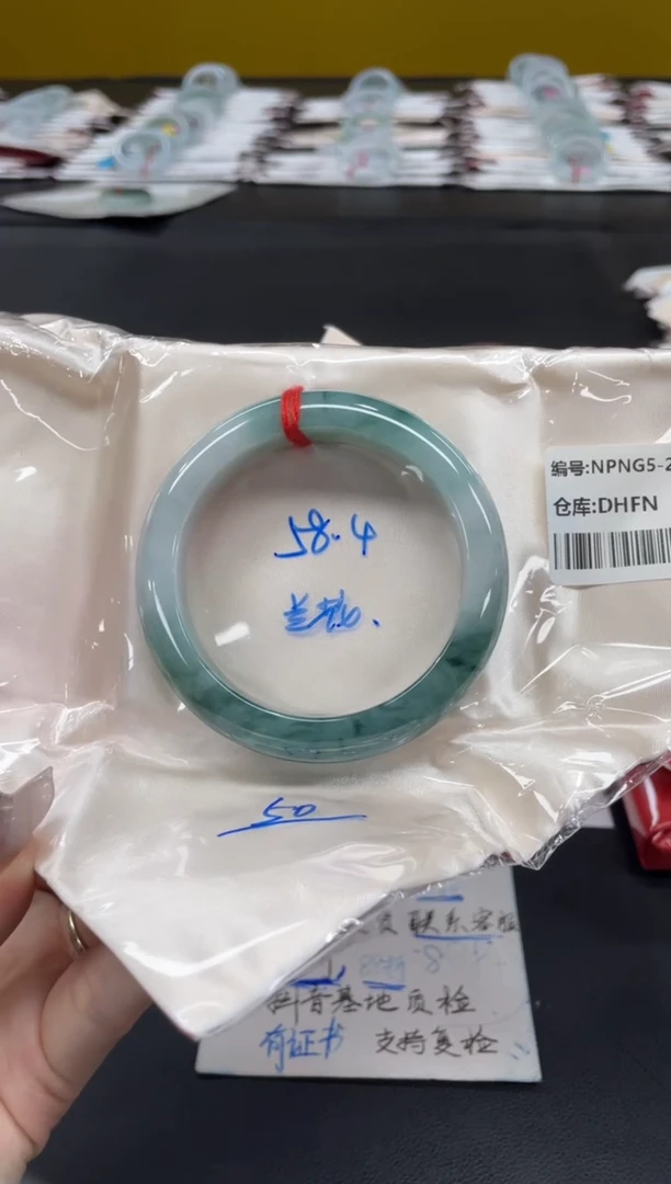 未镶嵌手镯翡翠翡翠手镯