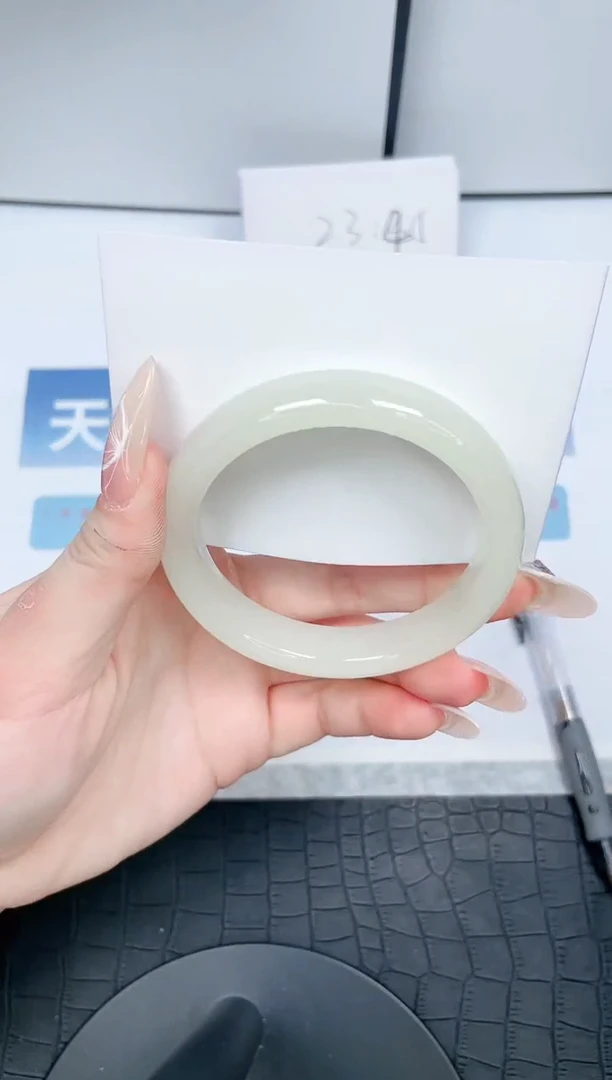 【闪购商品】石英质玉手镯未镶嵌250-56.7
