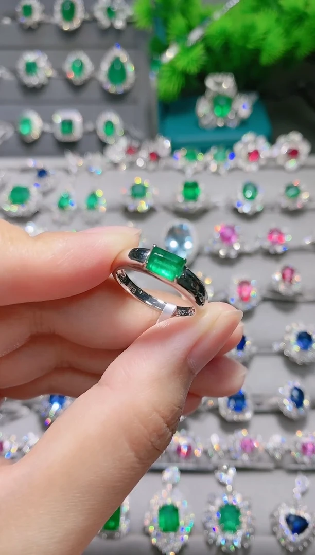 18K金镶嵌18K金戒指祖母绿.