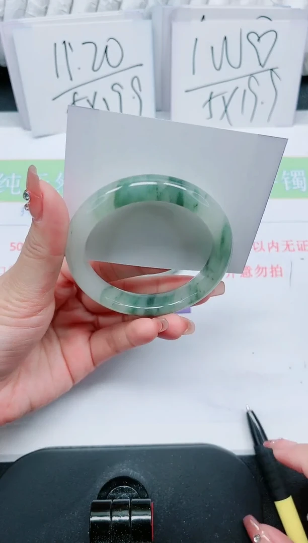 【闪购商品】石英质玉手镯未镶嵌86