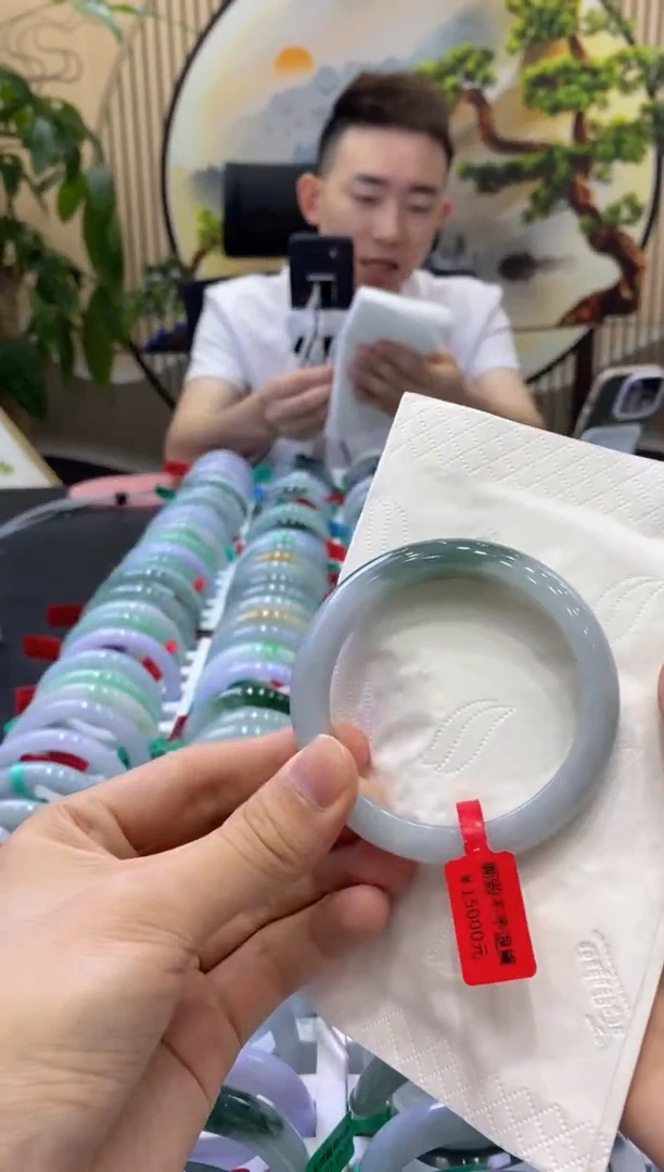 翡翠手镯未镶嵌7982