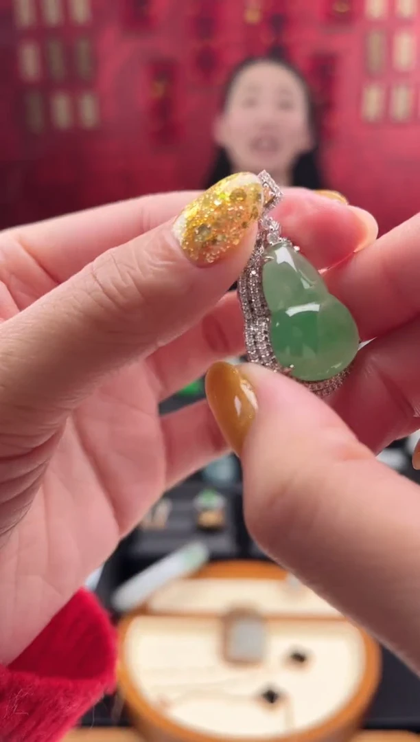 【闪购商品】翡翠颈饰18K金镶嵌吊坠