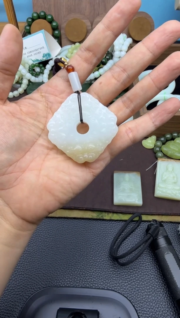 颈饰未镶嵌和田玉大**?39