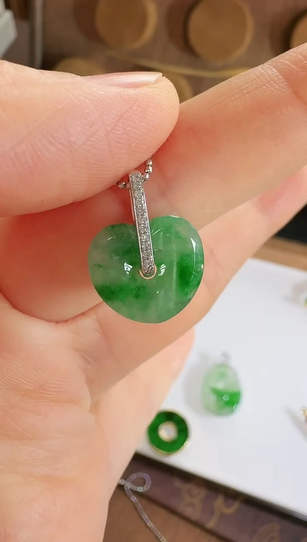 翡翠18K金镶嵌吊坠(不含链)吊坠