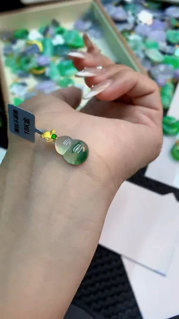 翡翠18K金镶嵌吊坠(不含链)1