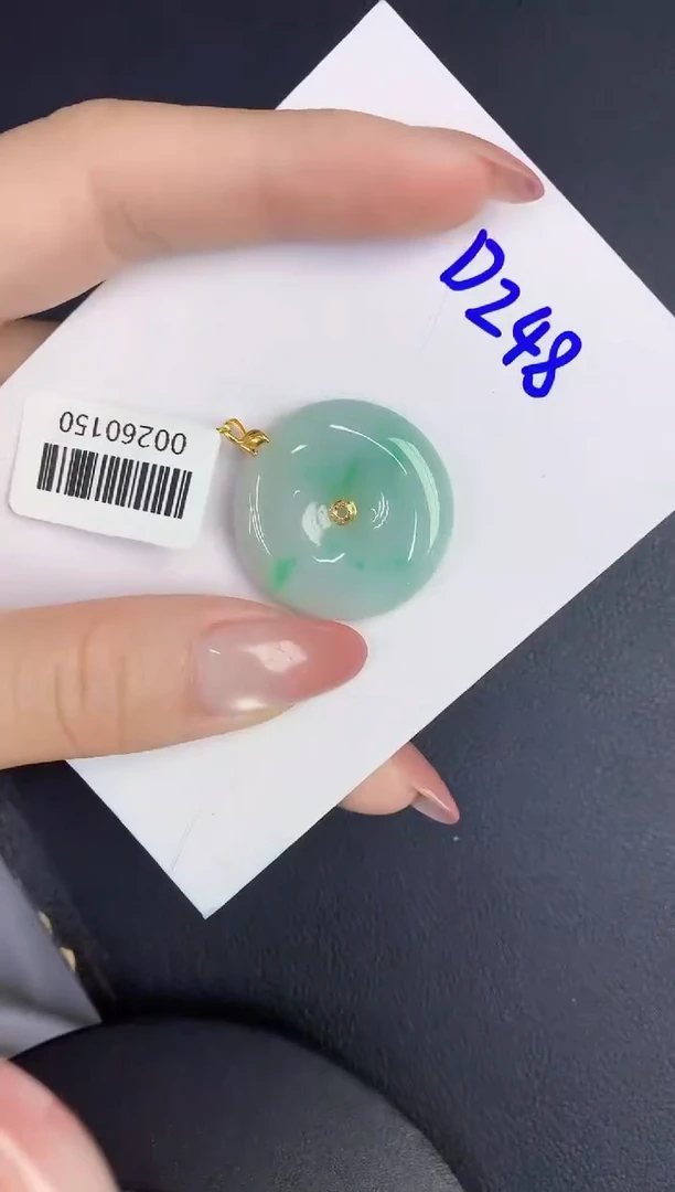 翡翠18K金镶嵌颈饰缅甸天然翡翠A货