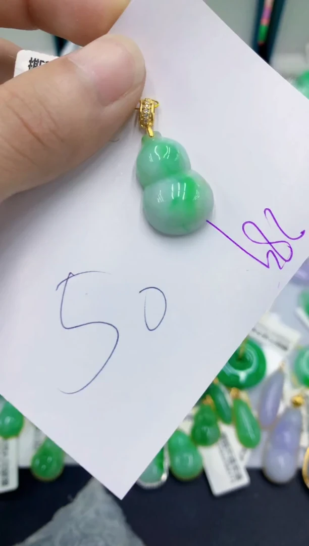 翡翠挂件未镶嵌翡翠