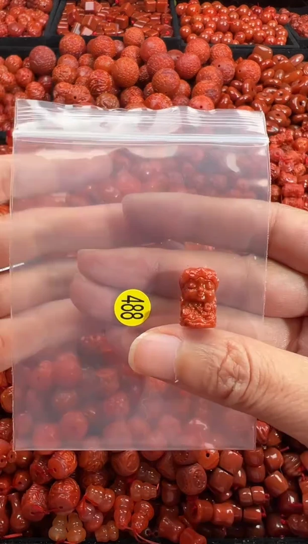南红玛瑙未镶嵌颈饰1