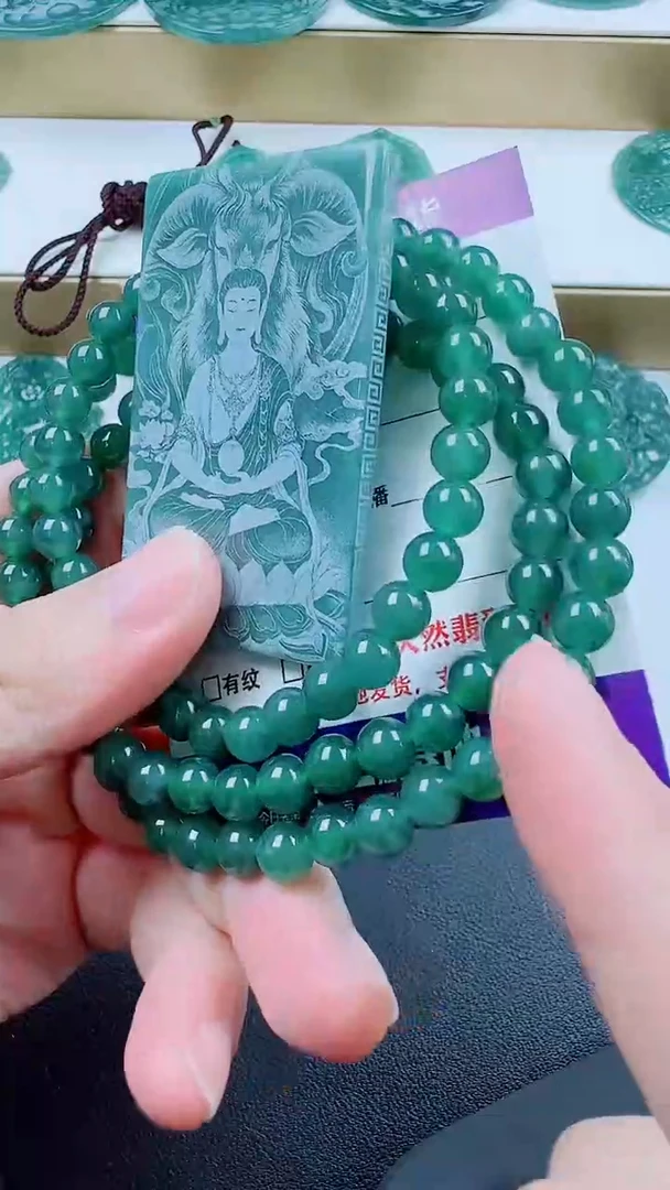 翡翠未镶嵌颈饰影雕属羊本命佛