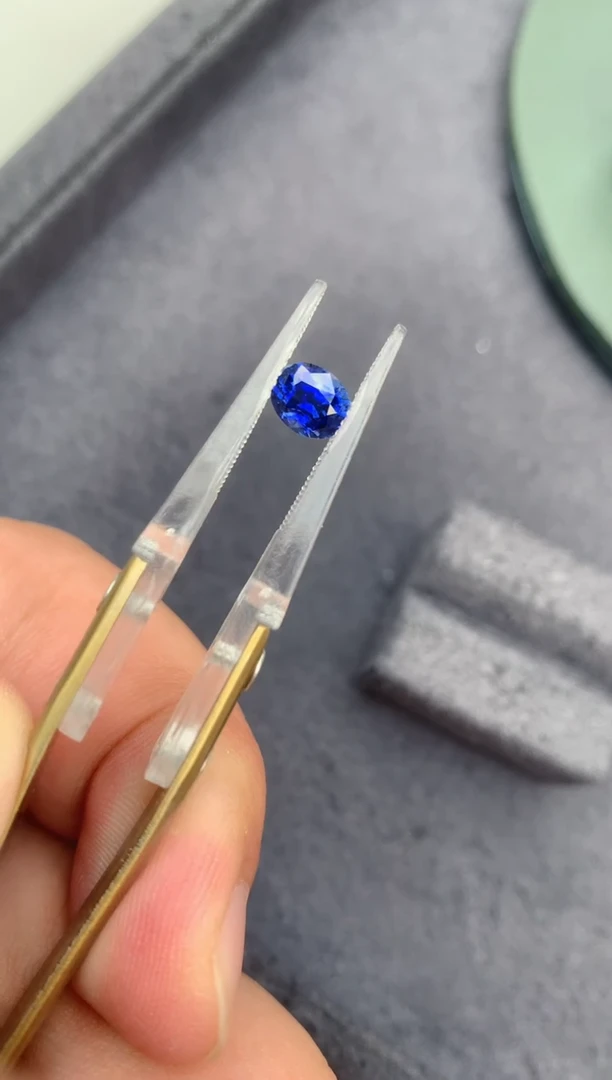 蓝宝石裸石未镶嵌1.1ct皇家蓝 AF