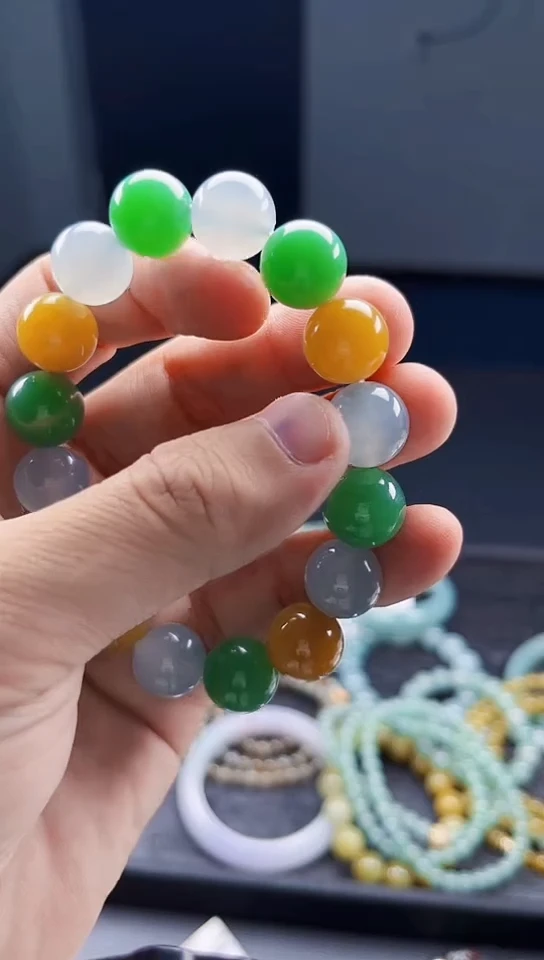 定制翡翠未镶嵌露*?毛货需精细抛光拍一发一