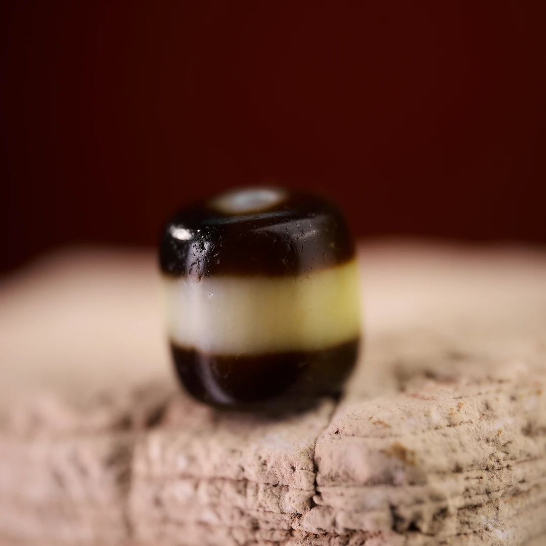 一线黑白牙黄玛瑙珠（直径10mm）