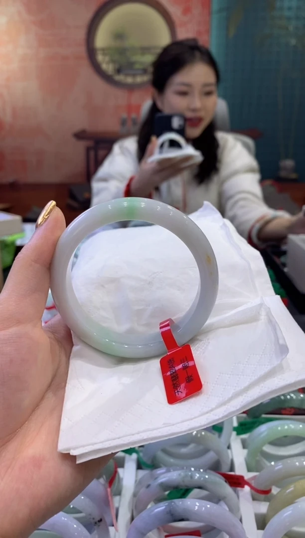 【闪购商品】翡翠手镯未镶嵌多人10798