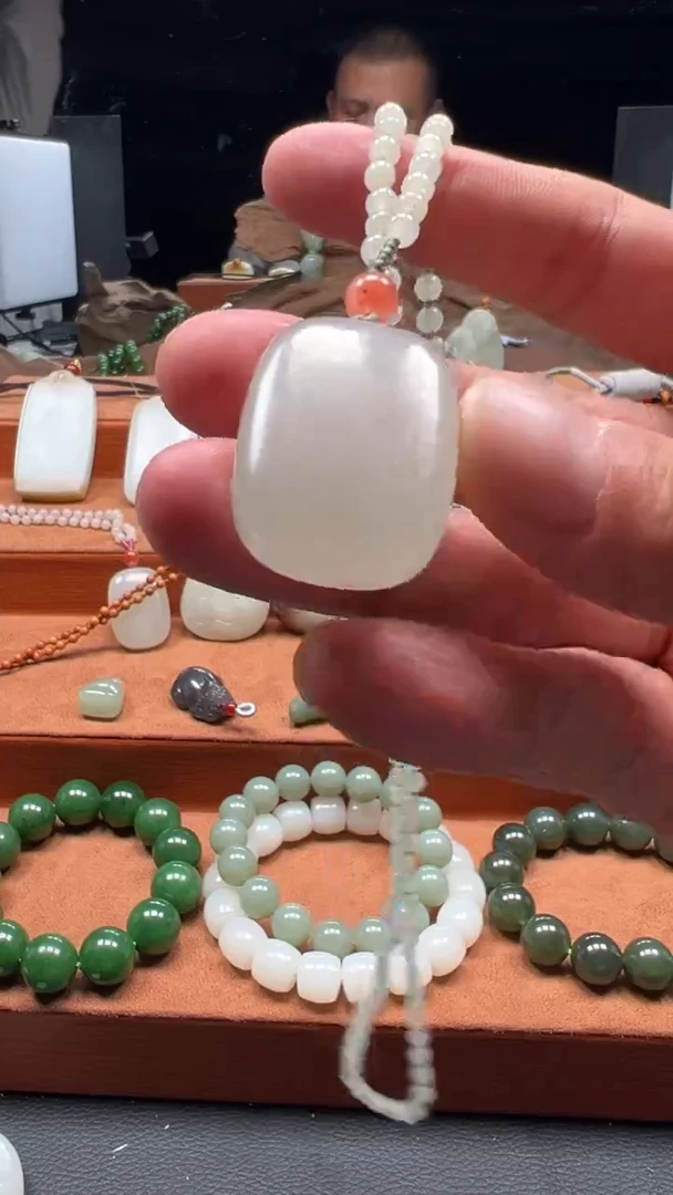 吊坠(赠链)未镶嵌和田玉和田玉无事牌