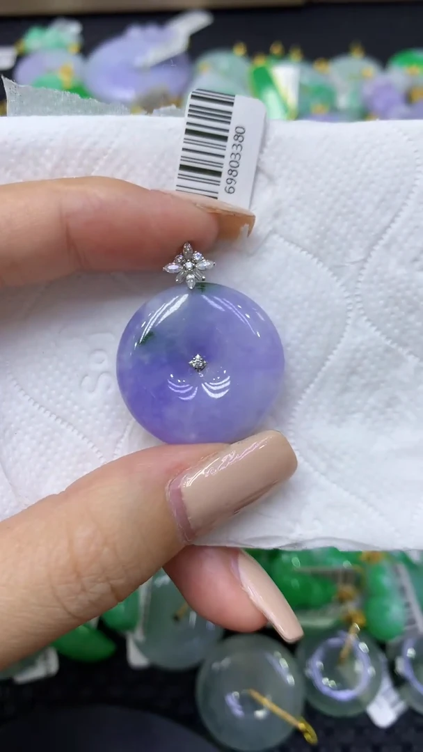 颈饰18K金镶嵌翡翠芳*天然缅甸翡翠A货