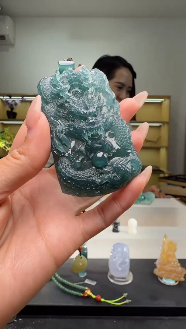 吊坠(不含链)未镶嵌翡翠龙牌