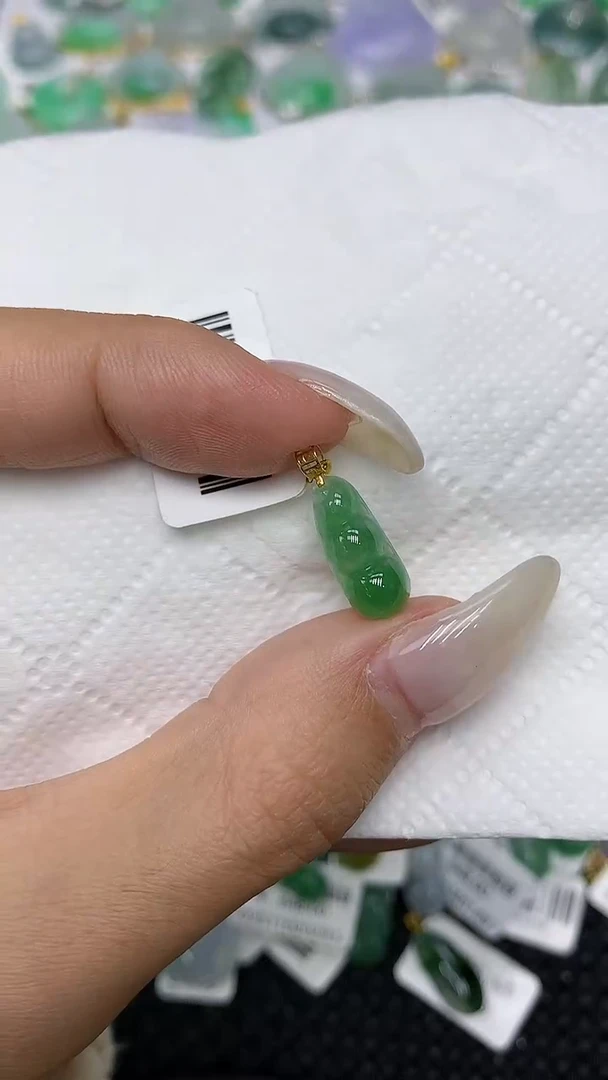 颈饰18K金镶嵌翡翠1