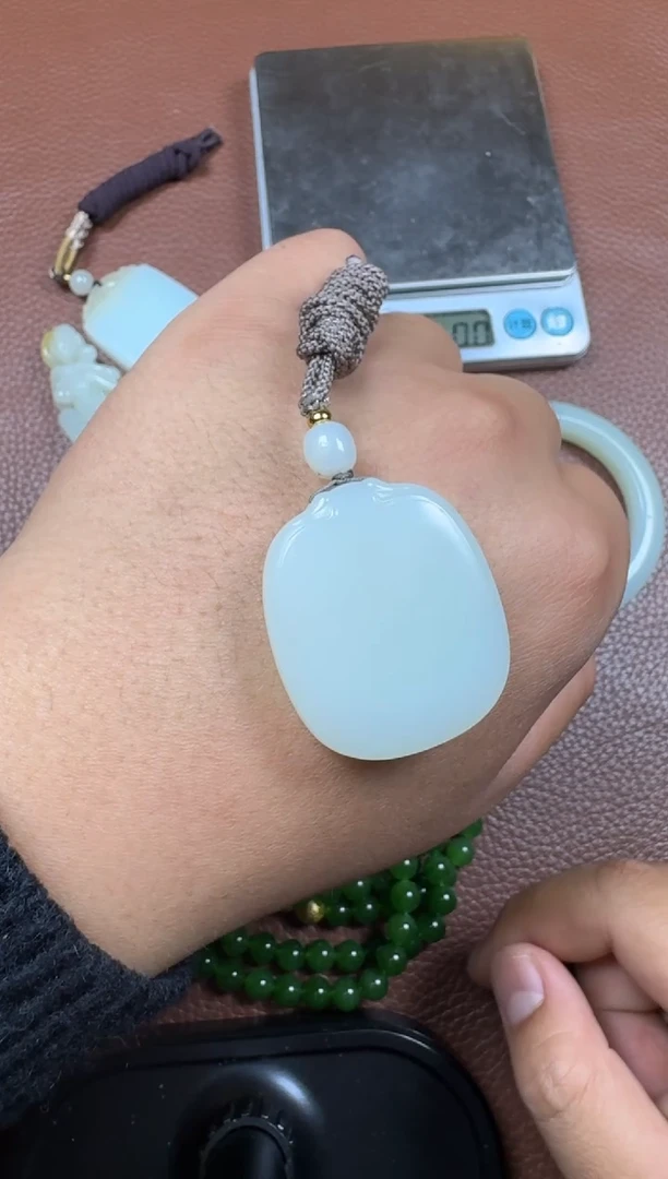 颈饰未镶嵌和田玉1