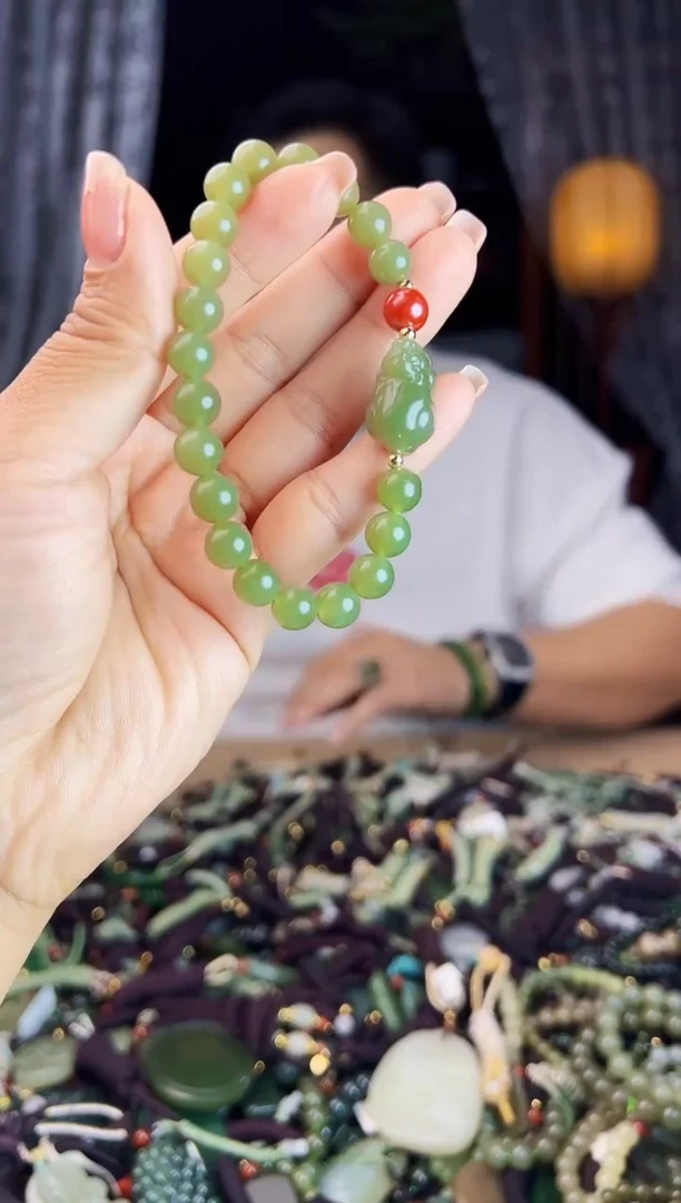 未镶嵌和田玉挂件1