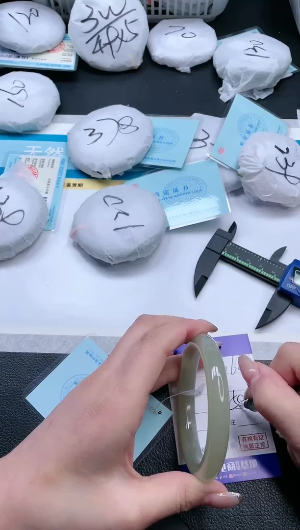 【闪购商品】和田玉手镯未镶嵌12V164-58