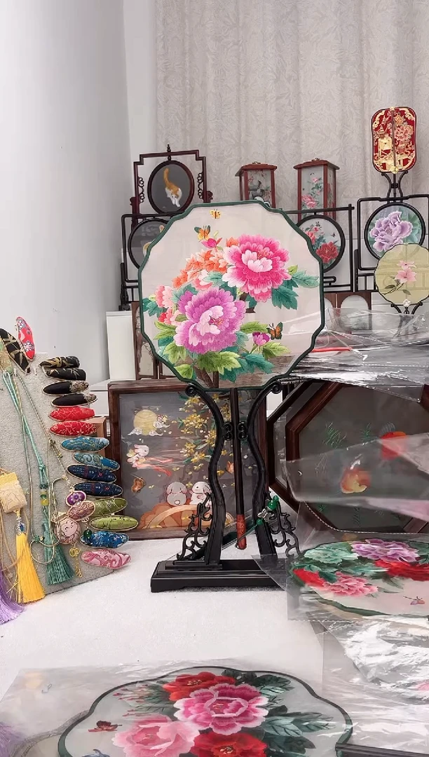扇子苏绣作品手工团扇