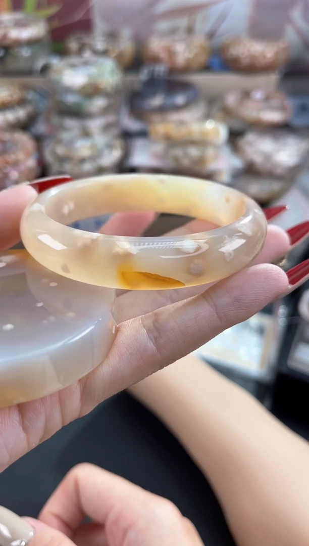 未镶嵌手镯石英质玉59
