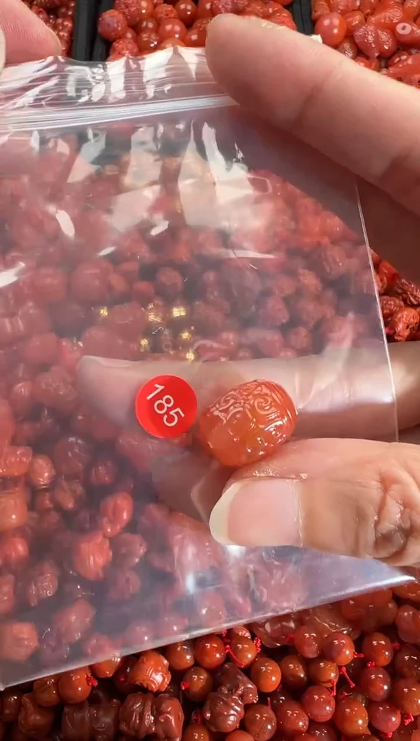 【闪购商品】南红玛瑙颈饰未镶嵌1