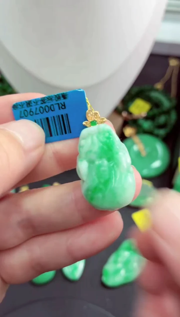 吊坠(不含链)未镶嵌翡翠挂件