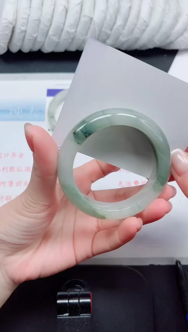 【闪购商品】石英质玉手镯未镶嵌96#53.8