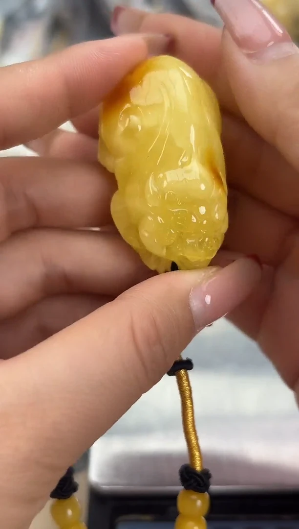 【闪购商品】琥珀裸石未镶嵌蜜蜡吊坠