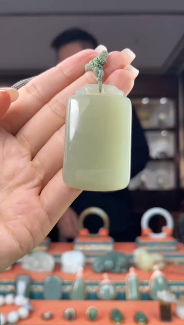 颈饰未镶嵌和田玉佩佩