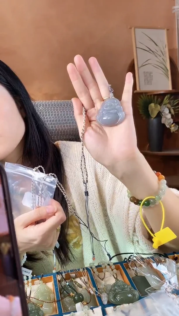 颈饰未镶嵌和田玉45烟紫大佛