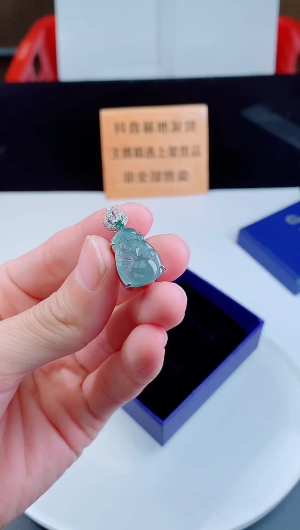 颈饰未镶嵌翡翠