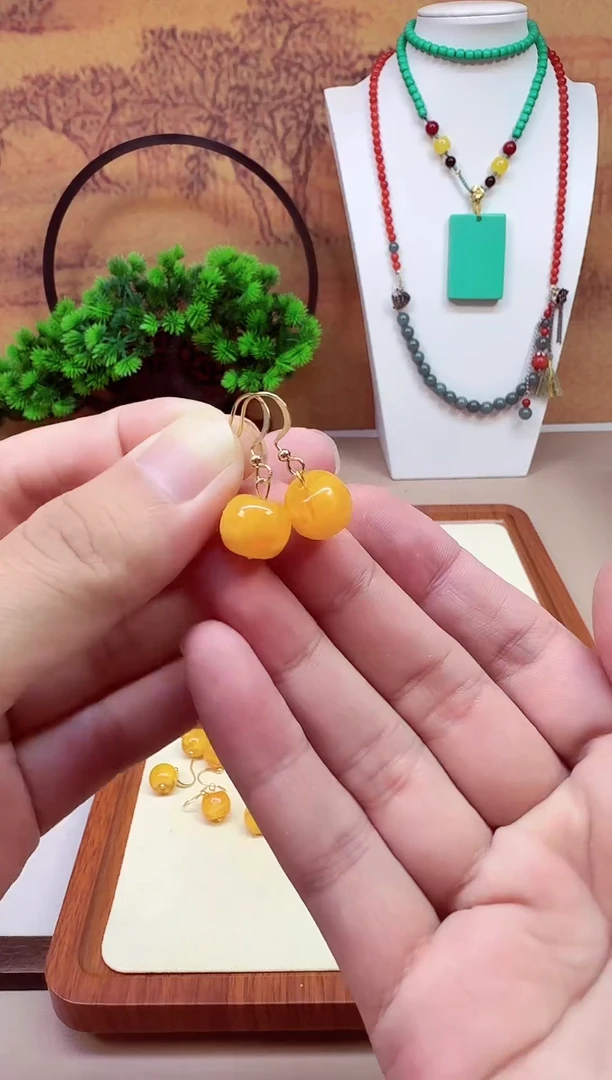 14K金镶嵌蜜蜡耳饰E01