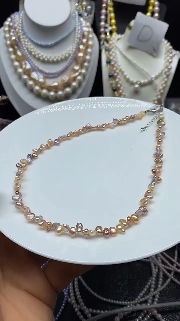 淡水珍珠未镶嵌颈饰人