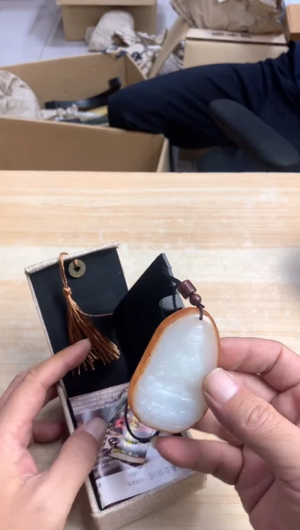 默认微瑕，no退no换，介意勿拍