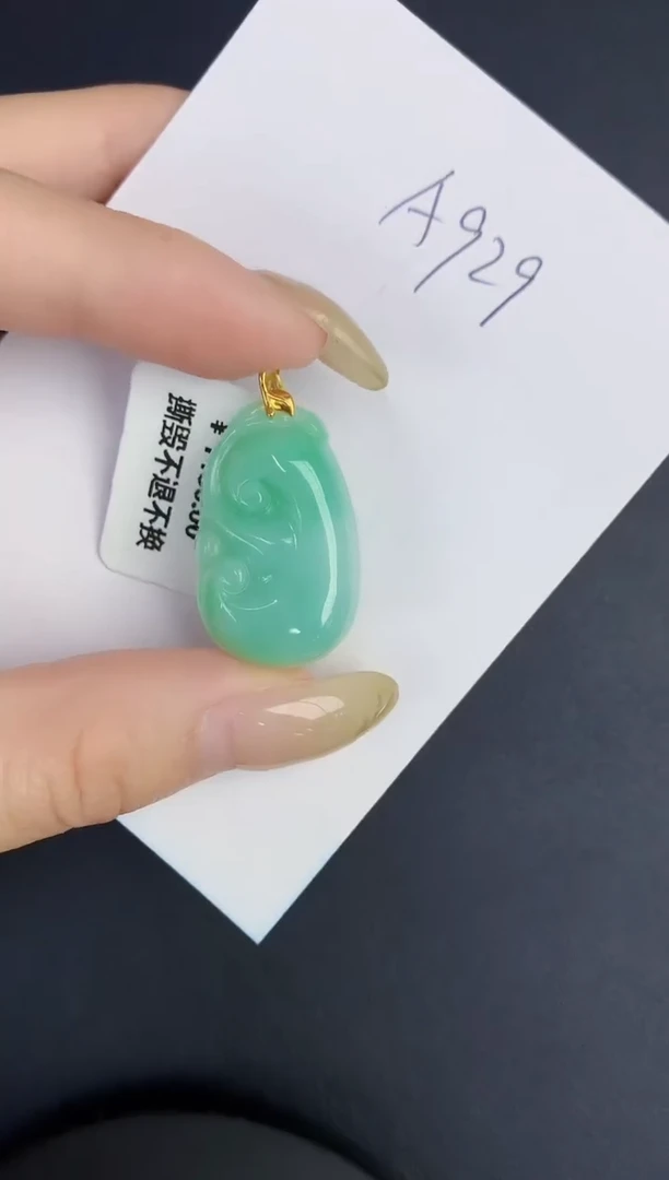 翡翠18K金镶嵌颈饰缅甸天然翡翠A货