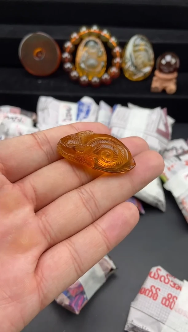 琥珀颈饰未镶嵌蜗牛吊坠