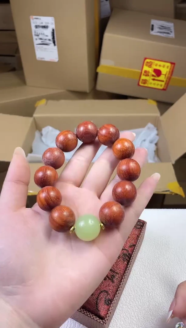 非洲檀香其他精美手串 无礼盒 多发性其一