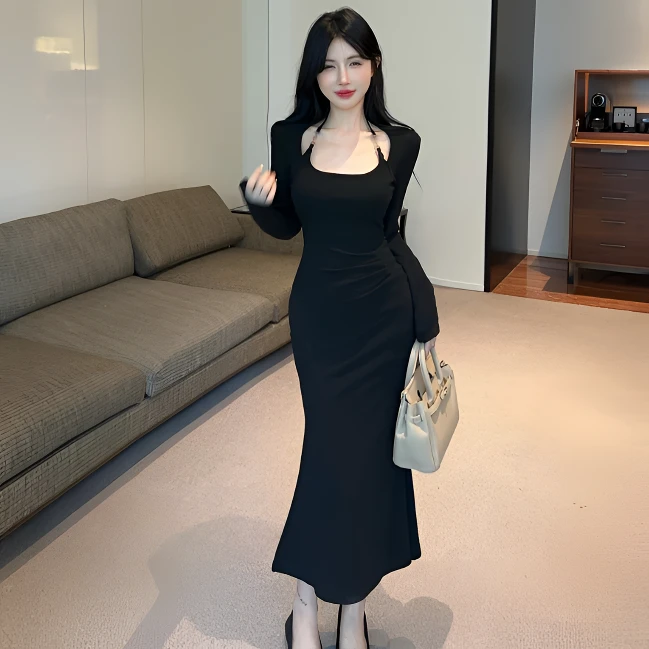 甜辣风氛围感内搭打底裙女秋冬配大衣收腰绝美气质别致挂脖连衣裙