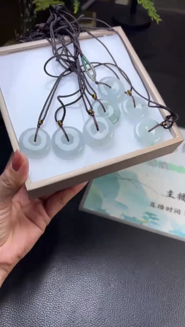 未镶嵌挂件翡翠多样性发一件R703128