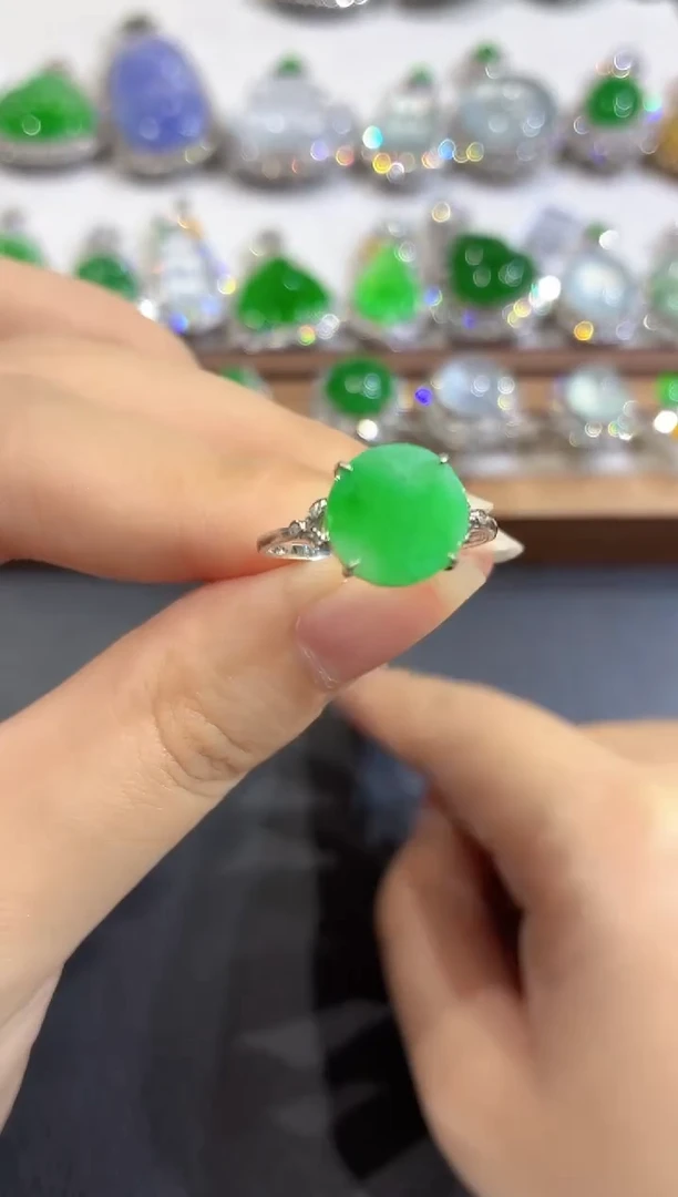 颈饰18K金镶嵌翡翠3-戒指