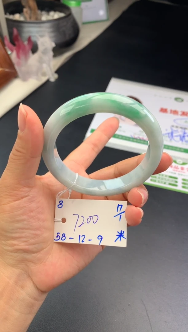 【闪购商品】翡翠手镯未镶嵌手镯