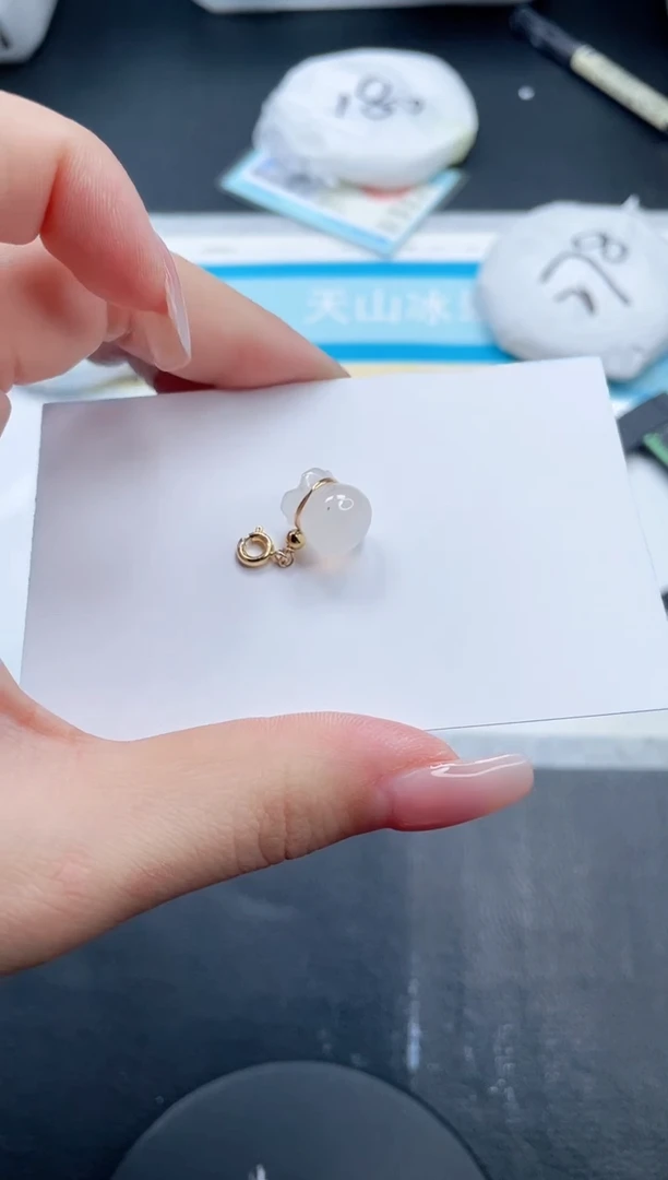 石英质玉手镯未镶嵌福袋