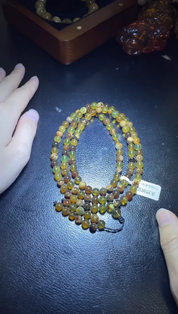 未镶嵌颈饰琥珀05-29HDJT0162396